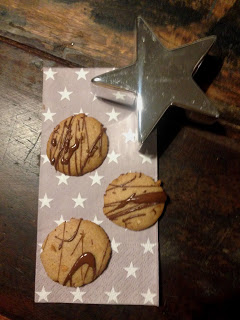 Selbstgebackene Kekse: Erdnussbutter- Schokoladen- Glück