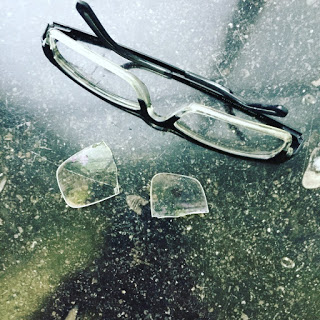 Zerbrochene Brille Glas